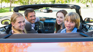 Kinder im Auto: Die besten Spiele für lange Fahrten