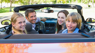 Kinder im Auto: Die besten Spiele für lange Fahrten