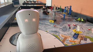 Hilfe für langerkrankte Kinder: Per süßem Roboter in der Klasse dabei
