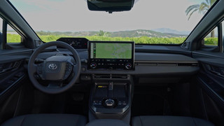 Der neue Toyota bZ4X - Innenraum mit neuer Armaturentafel