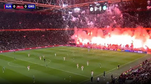 Feuerwerk zwingt Ajax-Spiel in Amsterdam zum Abbruch