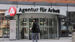 Weniger Arbeitslose im Mai: Frühjahrsbelebung bleibt aber schwach