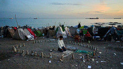 Spanische Polizei räumt Strandlager in Ceuta mit mehr als 3.000 Migranten