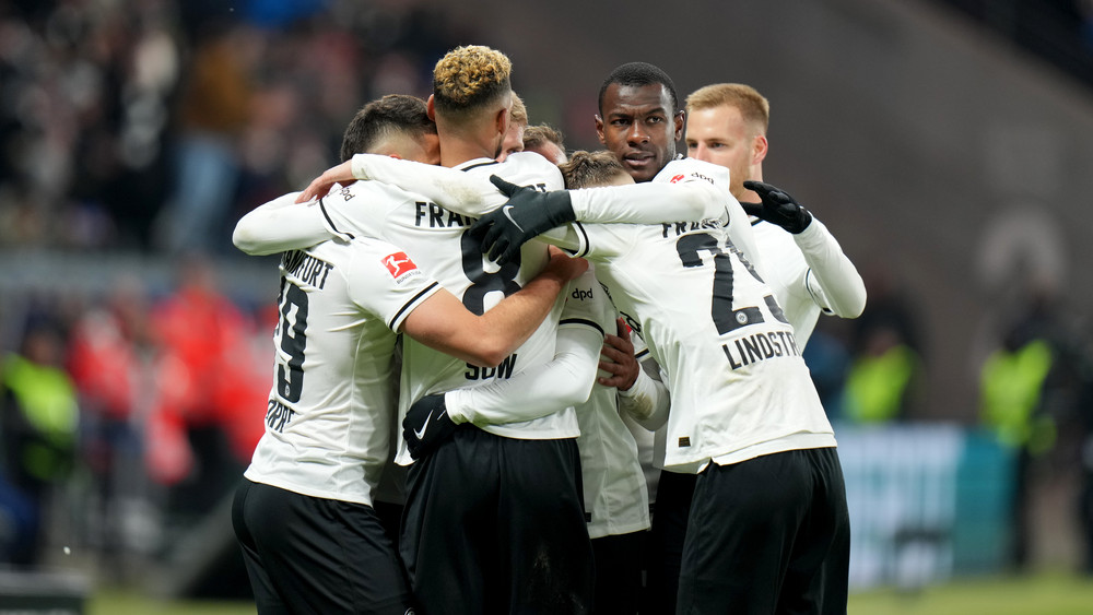 Eintracht Frankfurt jubelt nach dem 2:0 gegen Schalke 04.