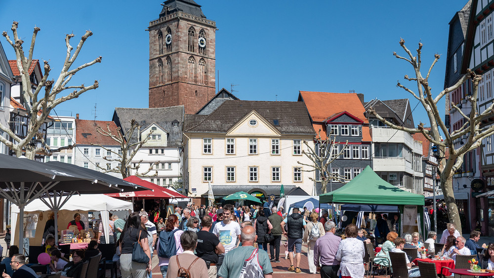 Am 26. April feiert die Stadt Bad Hersfeld gleich mehrere Jubiläen und sucht für ihren Regio-Markt noch Händler aus der Region.