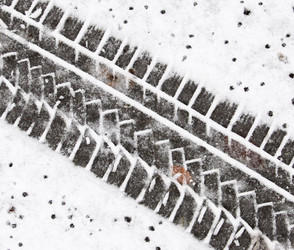 Absichtliches Driften im Schnee: Das droht Autofahrern