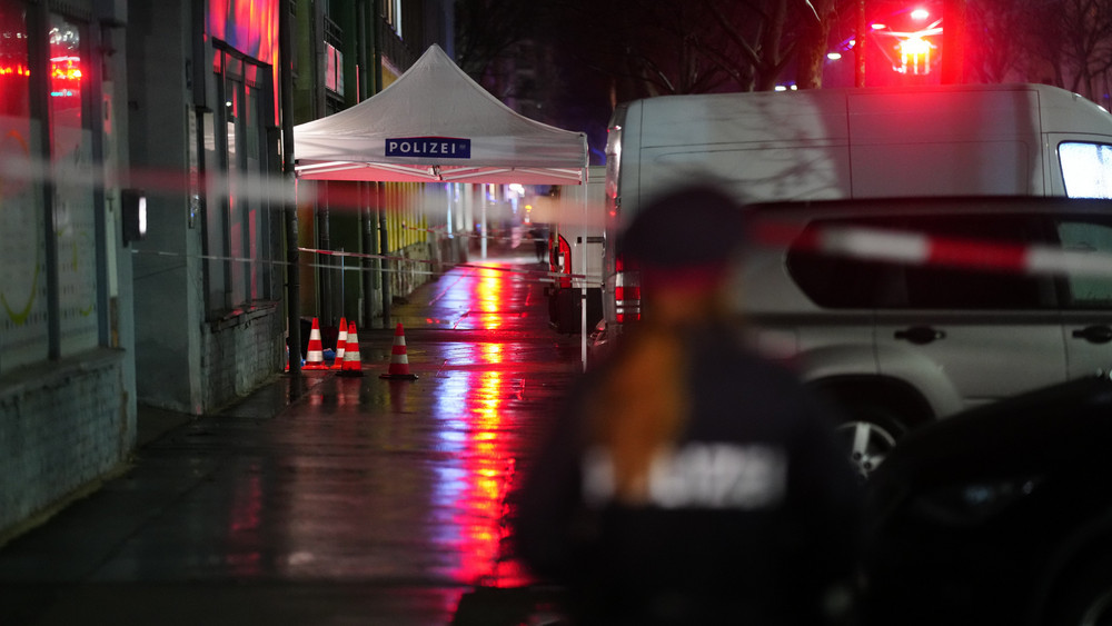 Drei Frauen sind am Freitagabend  in einem Bordell in Wien-Brigittenau tot aufgefunden worden. Ein Tatverdächtiger befindet sich in Polizeigewahrsam.