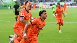 Dank Top-Stürmer Marmoush: Eintracht gewinnt 2:1 in Wolfsburg