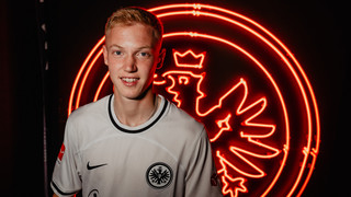 Eintracht-Neuzugang Larsson vorgestellt: Attila "etwas gruselig"