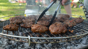 Brutzeln unter freiem Himmel: Die besten Outdoor-Grillplätze in Hessen