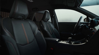 Der neue Lexus LBX - Innenraumgestaltung - Schlichtheit und Eleganz, Handwerkskunst und hohe Qualität