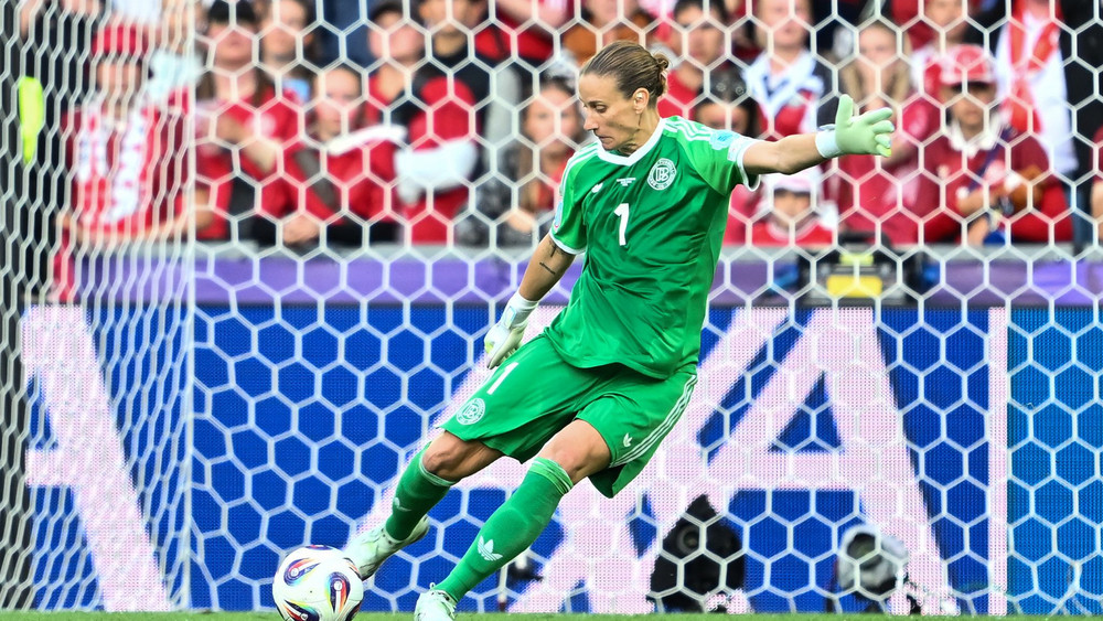 Torhüterin Ann-Katrin Berger erntete Kritik vom Bundestrainer.