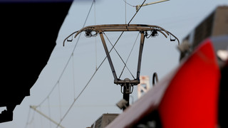 In Bad Homburg auf Bahn geklettert: 18-Jähriger erleidet Verbrennungen