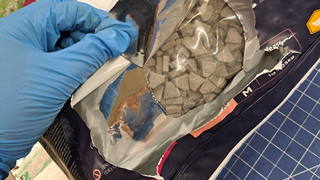 Zoll in Frankfurt findet 12.600 Ecstasy-Pillen in Hundefutterpackungen