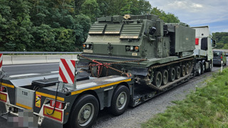 Dielheim: Gepanzerter US-Raketenwerfer bleibt auf Autobahn liegen