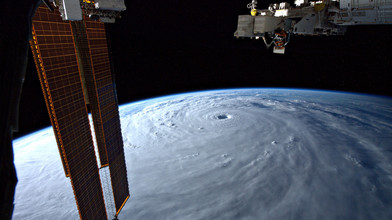 Risse auf der ISS: Warum Astronauten in Dragon wechseln