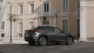 Der neue vollelektrische Lexus RZ 450e - Eigenständiges elektrisierendes Design