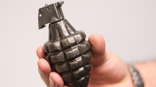 Sonta: Fußgänger findet scharfe Handgranate im Feld