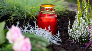 Wiesbaden warnt vor Brandgefahr auf Friedhöfen