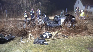 Regionalzug kracht in BMW: Tödlicher Unfall an Bahnübergang in Mengen