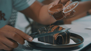 Crofa – Das virale Croissant-Sofa: Sieht gut aus oder schmeckt’s auch?