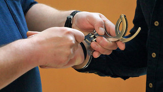 Mann schläft im Kaufhaus ein und wird verhaftet