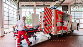 Frankfurt: Neuer Sonderrettungswagen für stark Übergewichtige