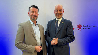 AfD-Parteitag in Neuhof: Spott - wegen fehlender Protestler