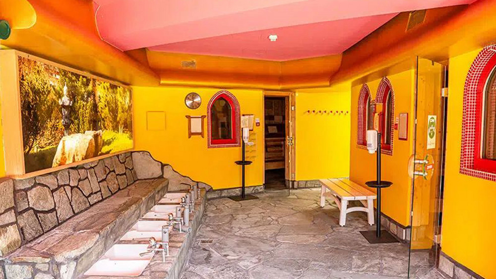 Wellness in der Taunus-Therme: Die Damen-Sauna von außen.