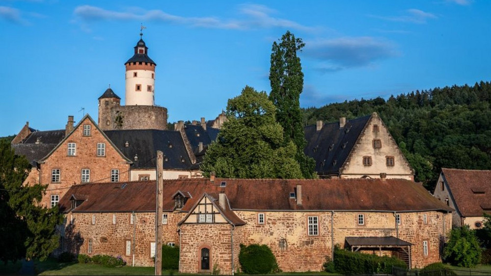 Die mittelalterliche Stadt Büdingen taucht tief in die Geschichte und nimmt ihre Besuche auf eine farbenfrohe Zeitreise mit.