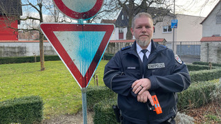 Neue Waffe: Stadtpolizei in Hattersheim schießt mit Reiz-Flüssigkeit