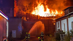 Großbrand in ehemaliger Schleifmittelfabrik in Hann Münden