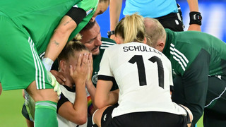 Schockmoment: DFB-Kapitänin Gwinn verletzt bei EM