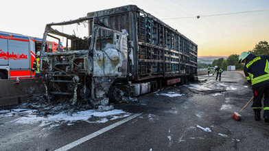 LKW brennt auf der A7 bei Neuenstein aus