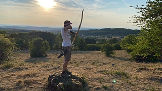 Mit Pfeil und Bogen durch den Wald: Bogenwandern in Laubach