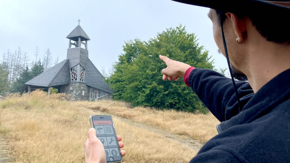 Mit einer App können sich Interessierte im Nationalpark Kellerwald-Edersee jetzt auf eine digitale Schnitzeljagd begeben.