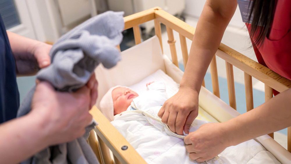 Nach intensiver Suche starten nun neue Kinderärztinnen im Raum Limburg. Landkreis, Stadt und Kassenärztliche Vereinigung sind erleichtert (Symbolbild).