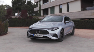 Der neue Mercedes-Benz CLA Shooting Brake - SKY CONTROL - Schaltbares großes Panoramadach mit leuchtendem Sternenhimmel