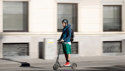 Kommt die Helmpflicht für E-Scooter?