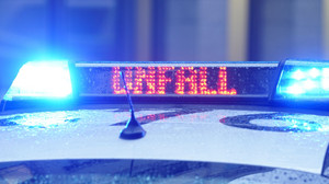 Grüsselbach: Unfall-Trümmerteile treffen Bus voller Kinder