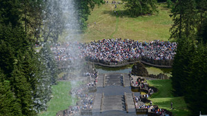 Nach Protestaktion: Verfärbtes Wasser am Herkules ungefährlich