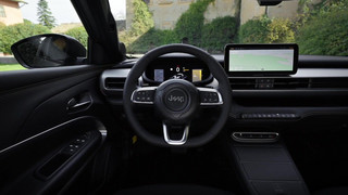 Die Sonderedition des Jeep® Avenger MJ27 zum 85-jährigen Jubiläum der Marke