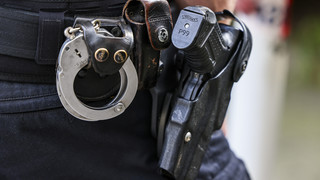 Mann beißt Polizist in Friedberg ins Bein