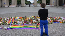 Nach Terroranschlag auf den CSD: Gedenken in Berlin