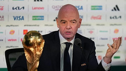 Nach Protesten: FIFA kippt Investorenplan – UEFA greift Infantino scharf an