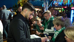 Autogramme, Selfies und Musik: Werder-Profis zu Gast auf dem Freimarkt