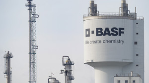 Unfall bei BASF in Ludwigshafen: 200 Kilo Chemikalien fließen in Rhein