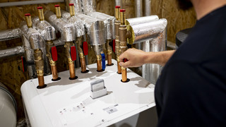 Deutsche geben laut Umfrage selten Trinkgeld an Handwerker