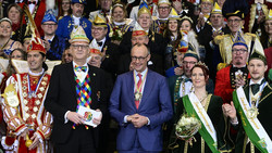 Merz empfängt Karnevalisten