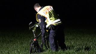 Auto erfasst Radfahrer und schleudert ihn mehrere Meter weit